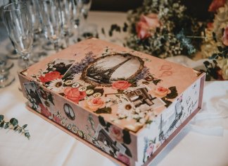 Jeden grawer, dwie perspektywy – jak stworzyć personalizowany prezent opowiadający historię obojga nowożeńców? personalizowany prezent dla pary młodej 3.jpg
