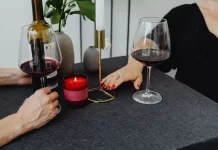 Jak stworzyć romantyczny nastrój w domu przy pomocy świec 436-jak-stworzyc-romantyczny-nastroj-w-domu-przy-pomocy-swiec.webp
