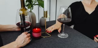 Jak stworzyć romantyczny nastrój w domu przy pomocy świec 436-jak-stworzyc-romantyczny-nastroj-w-domu-przy-pomocy-swiec.webp